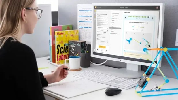 Strawbees Classroom with Teacher